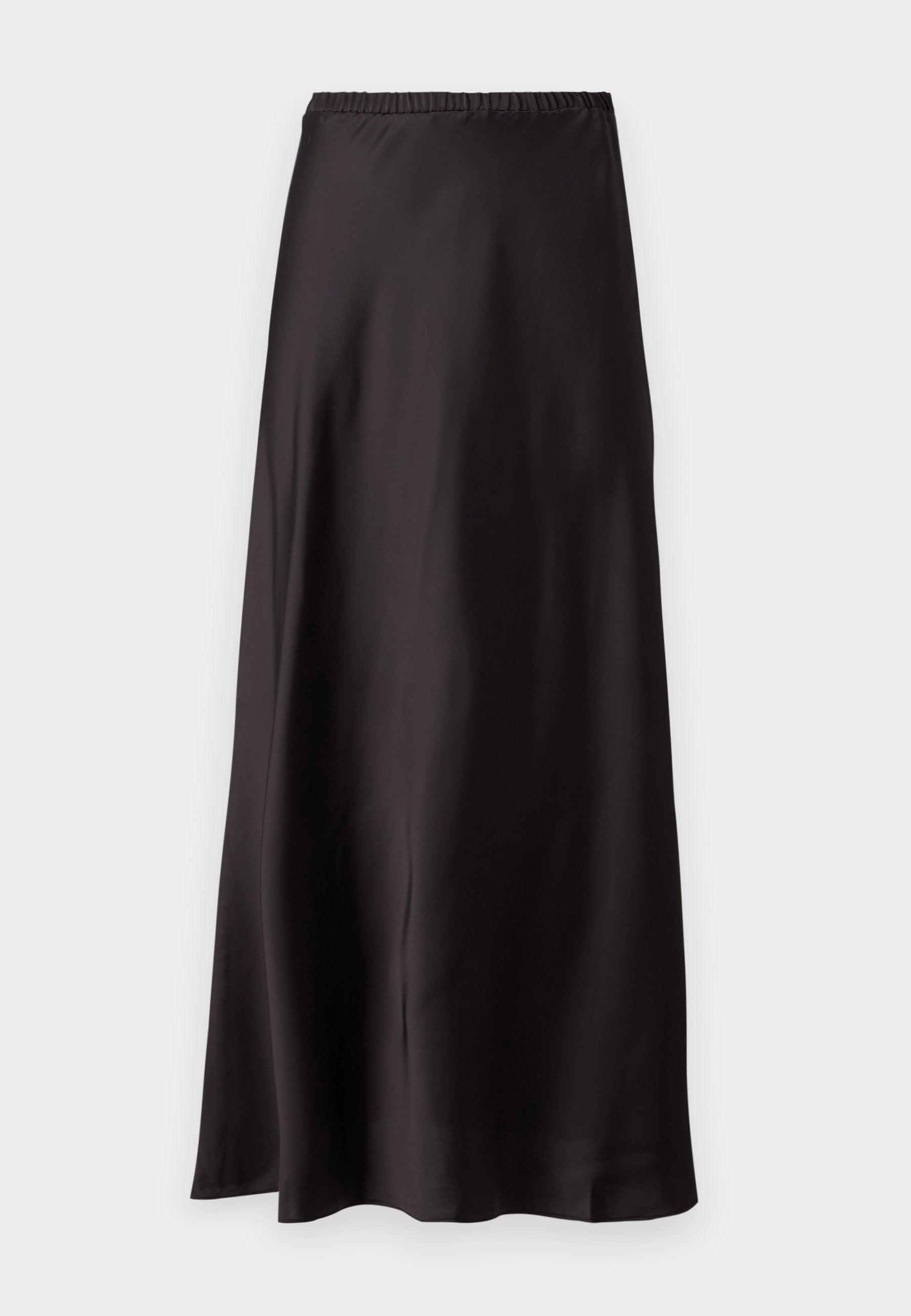 Schwarz satinierten Maxi-Rock mit elastischem Bund, glatter Textur und einem fließenden Design, das bis zum Boden reicht, ohne zusätzliche Verzierungen.