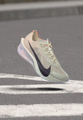 Nike Performance VAPORFLY 4 - Road running shoes - barely green/purple dynasty/chalk-hyper crimson/palest purple/chalk
