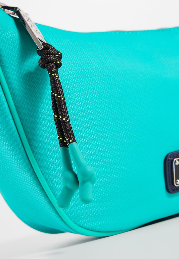 Mandarina Duck STYLE