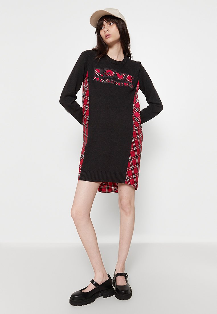 Love Moschino