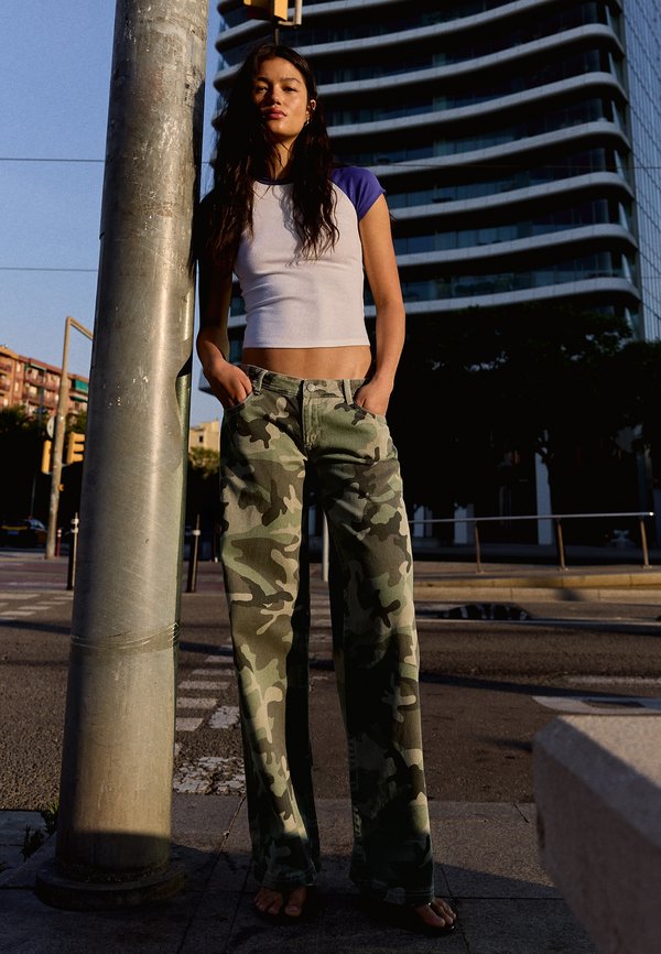 Bershka Straight leg jeans - khaki