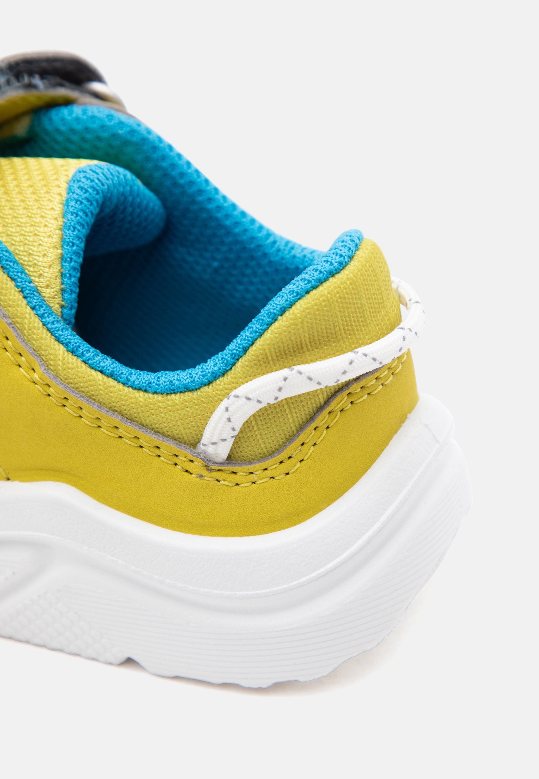 KICKS UNISEX Media 5