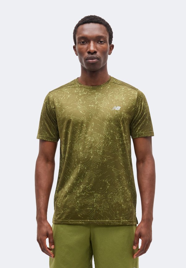 New Balance SPORT ESSENTIAL - Sports T-shirt - green