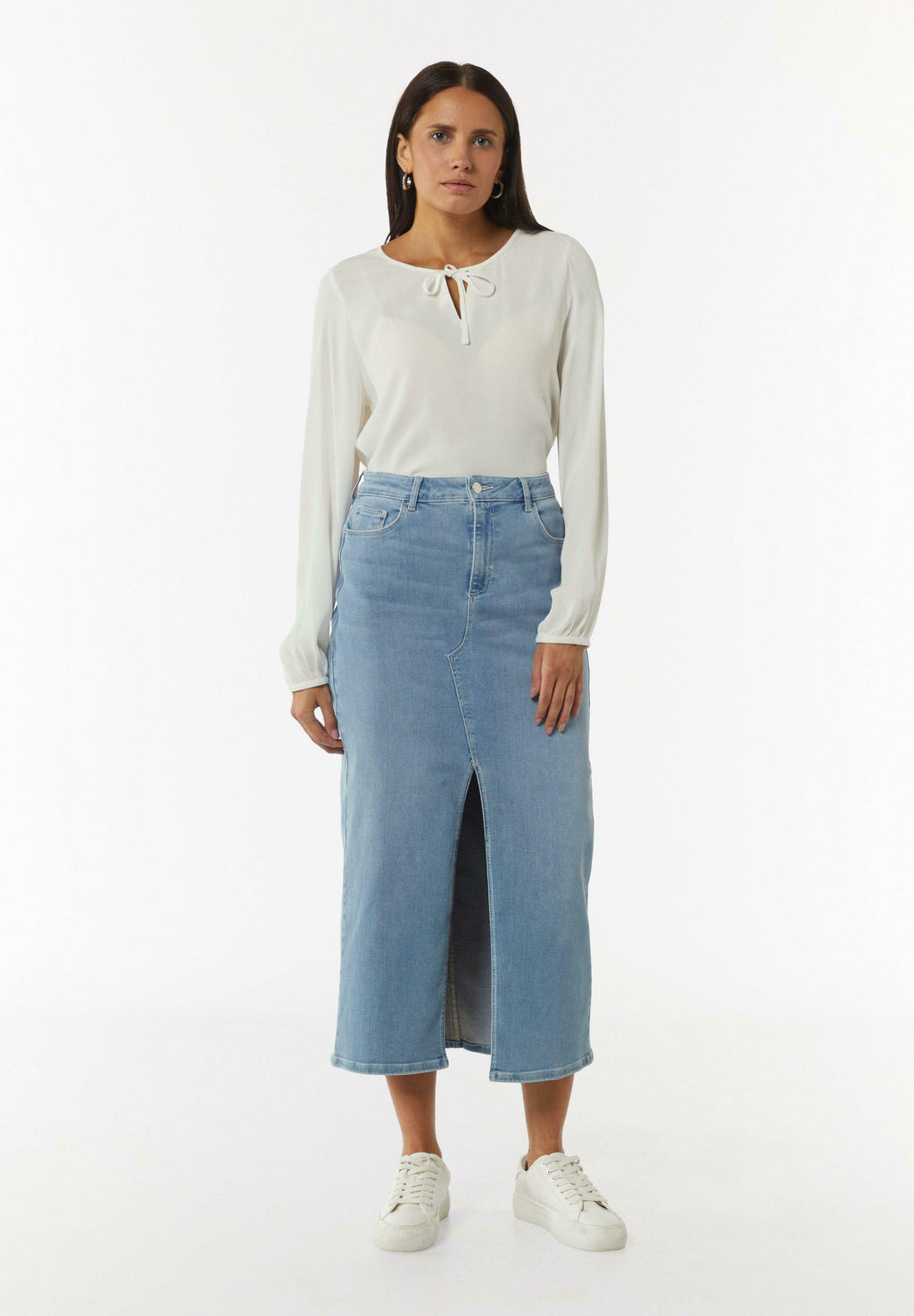comma casual identity MIT AUSSCHNITT