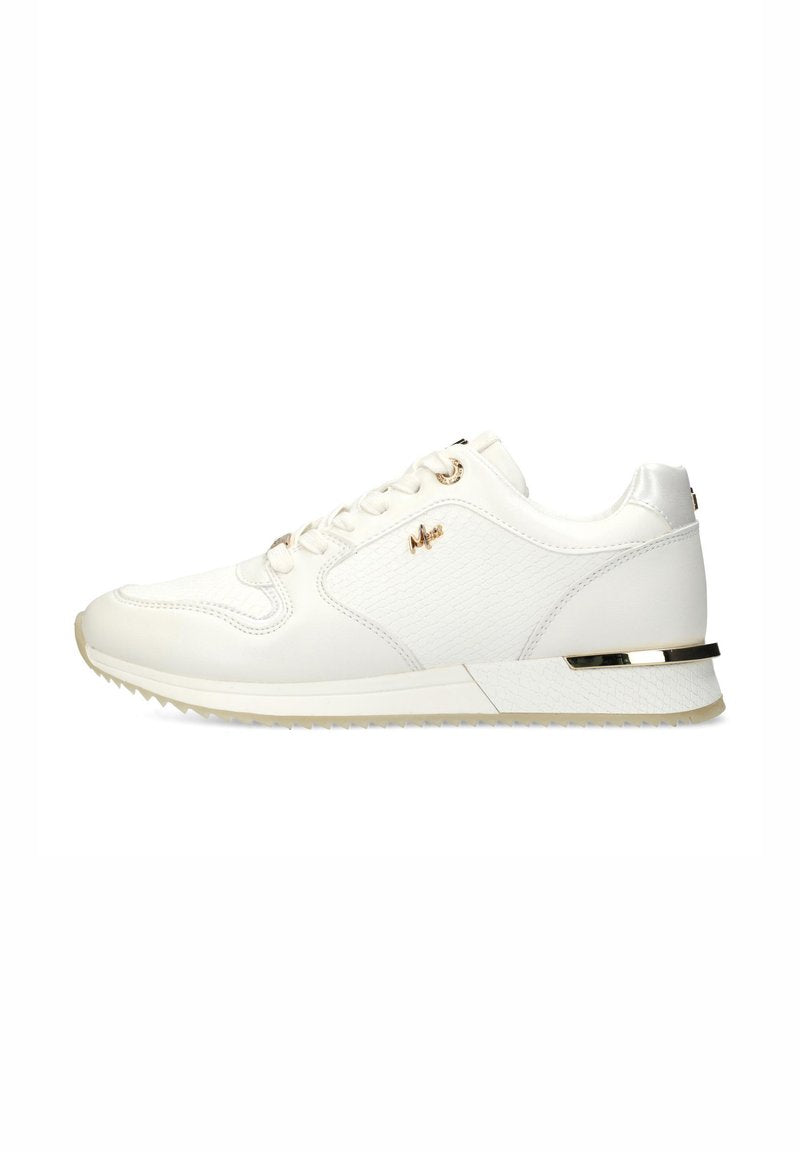 Weiße Sneaker mit einem strukturierten Lederoberteil, goldenen Akzenten an der Ferse und einer gerippten Außensohle. Verfügt über Schnürsenkel und ein abgerundetes Design der Zehenpartie.