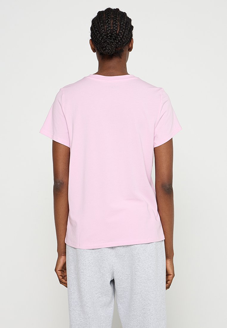 DKNY Sport