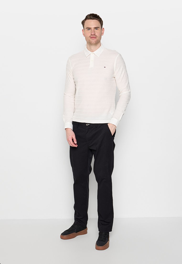HERRINGBONE  Media 2