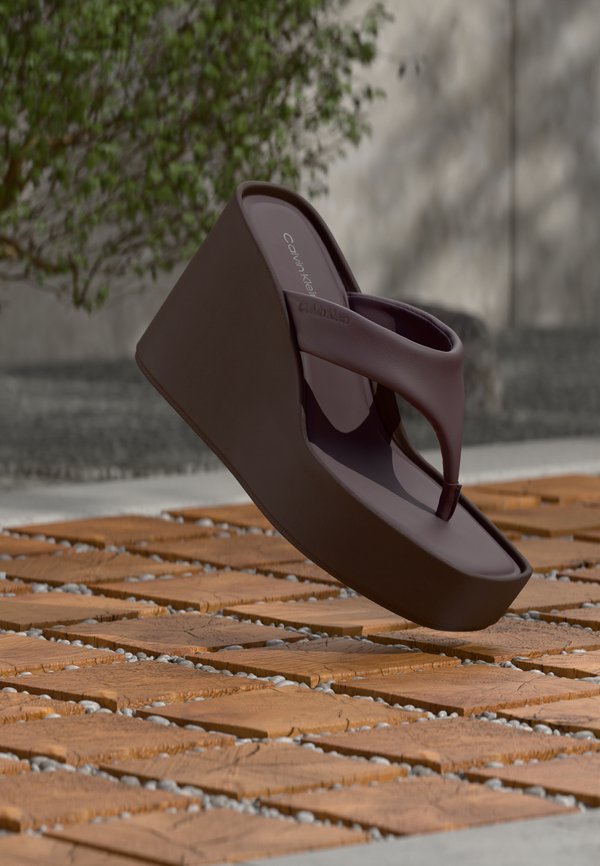 Calvin Klein T-bar sandals - peppercorn/rocky brown