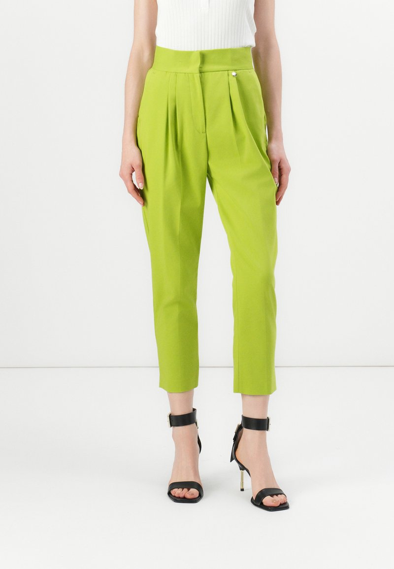 STYLISH TROUSERS WITH DARTS Media 1
