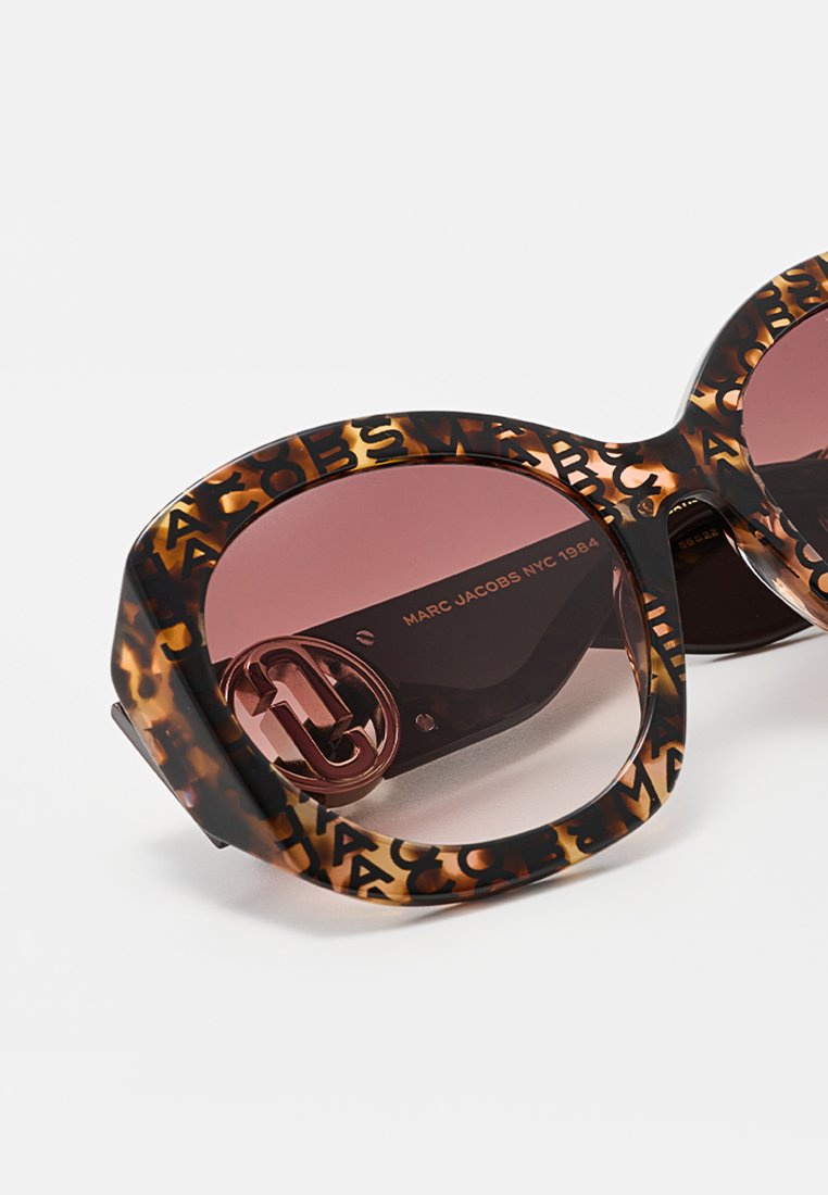 MARC JACOBS