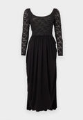 Schwarzes Abendkleid mit langärmeliger Spitze an Ärmeln und Brustteil, Rundhalsausschnitt und gerafftem, fließendem Rock.