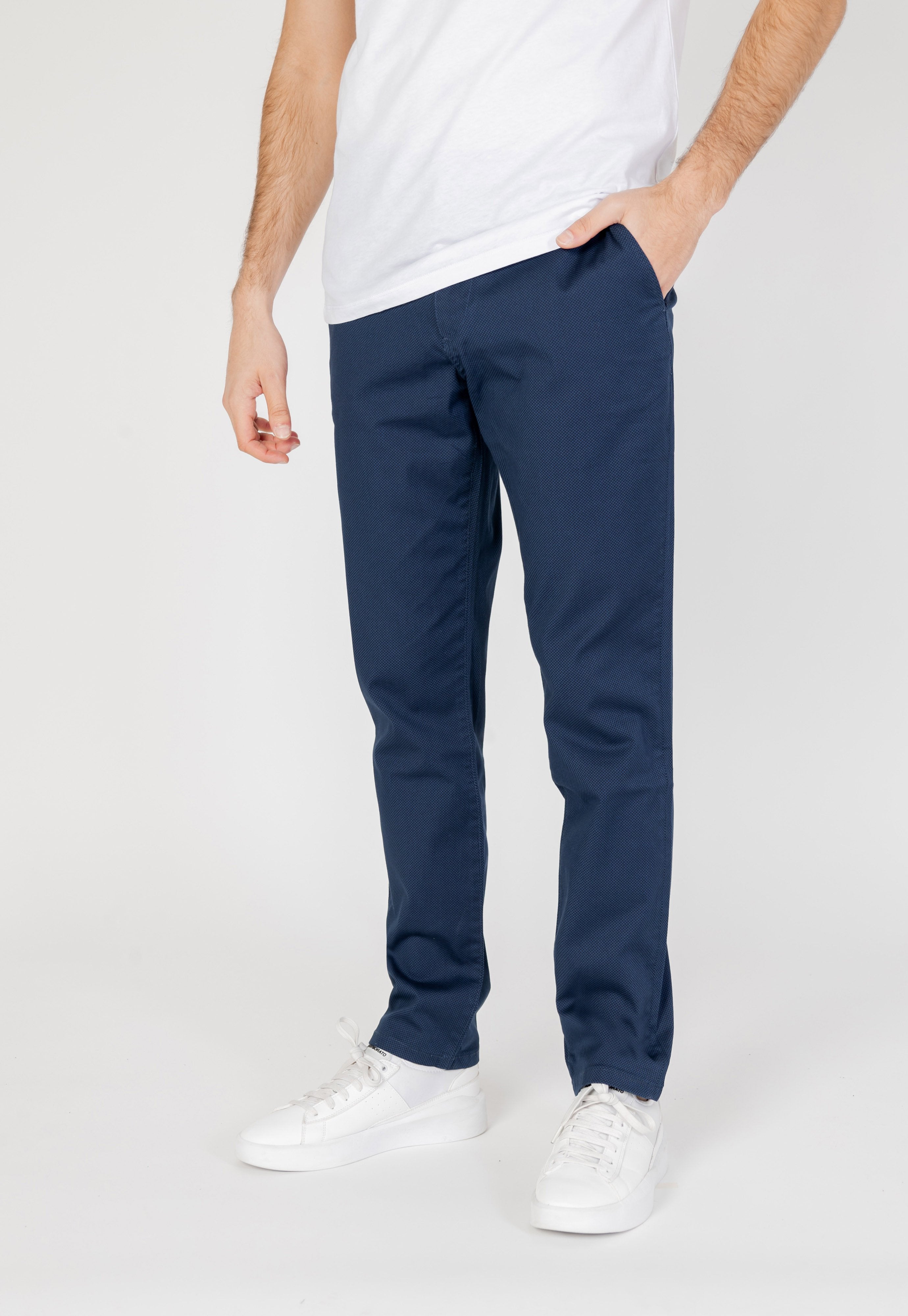 Armani Exchange Chino Media 6