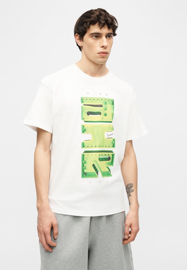 Nike Sportswear TEE DAY PLUS