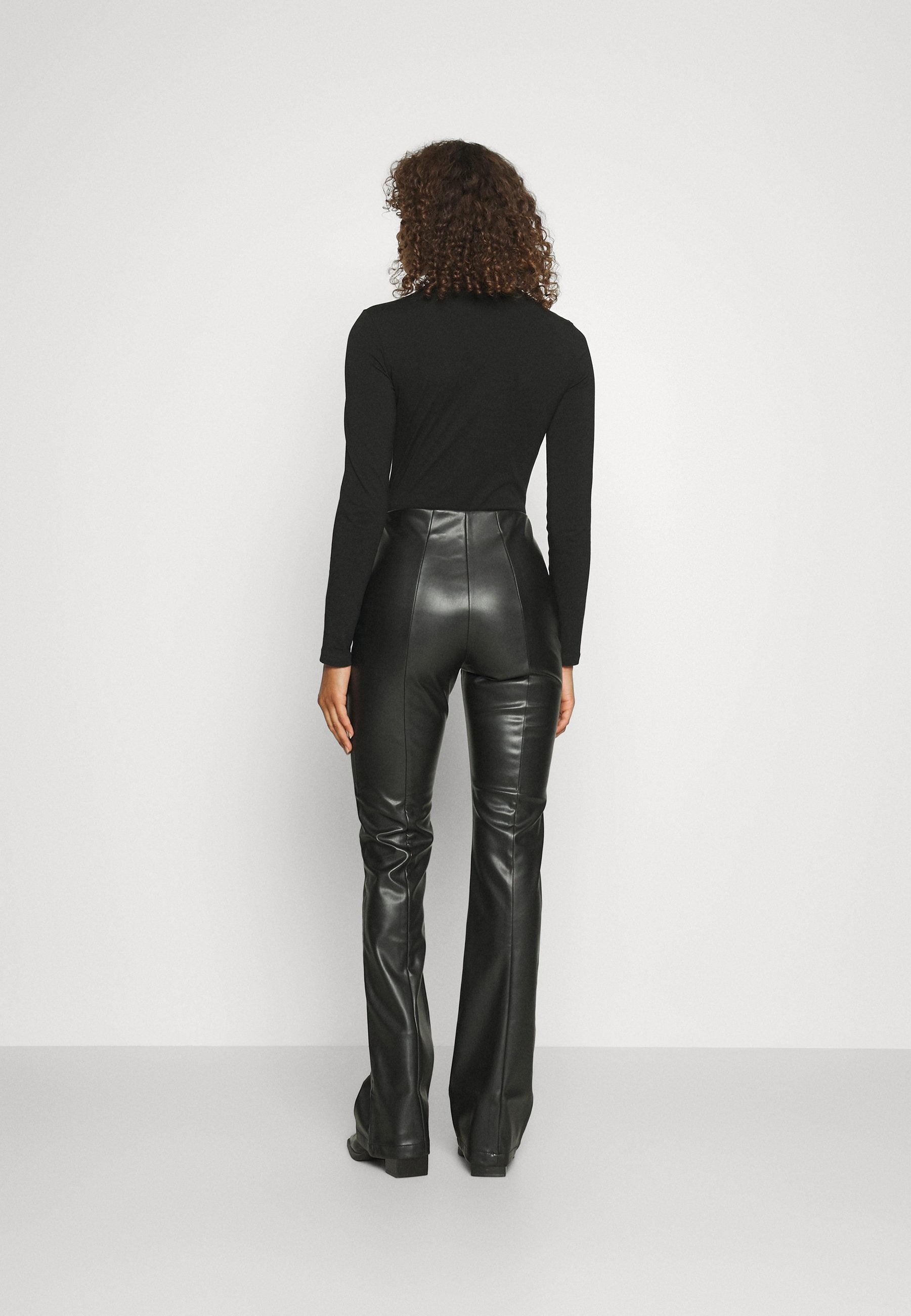 ONLIDINA FLARE PANT Media 4