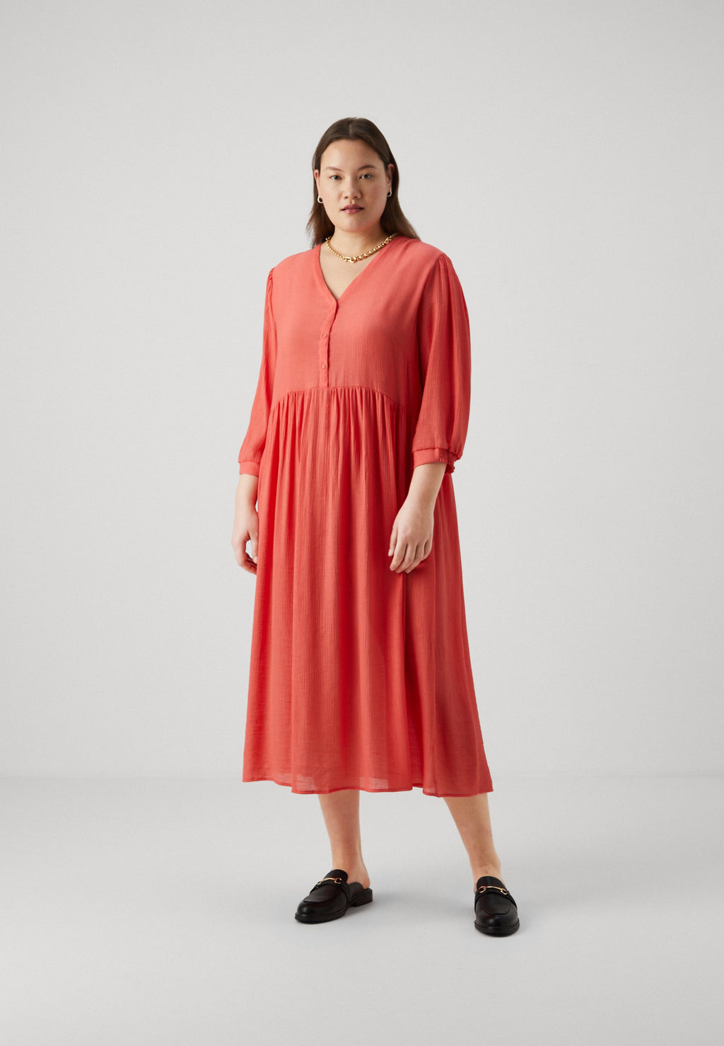 CARGEORGIA 3/4 MIDI DRESS Media 2