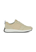 Beige Wildlederschuh mit strukturierter Oberfläche, kontrastierendem beigen Einsatz, weißer Zwischensohle und schwarzer Gummisohle. Mit Fersenschlaufe und Schnürsenkeln.