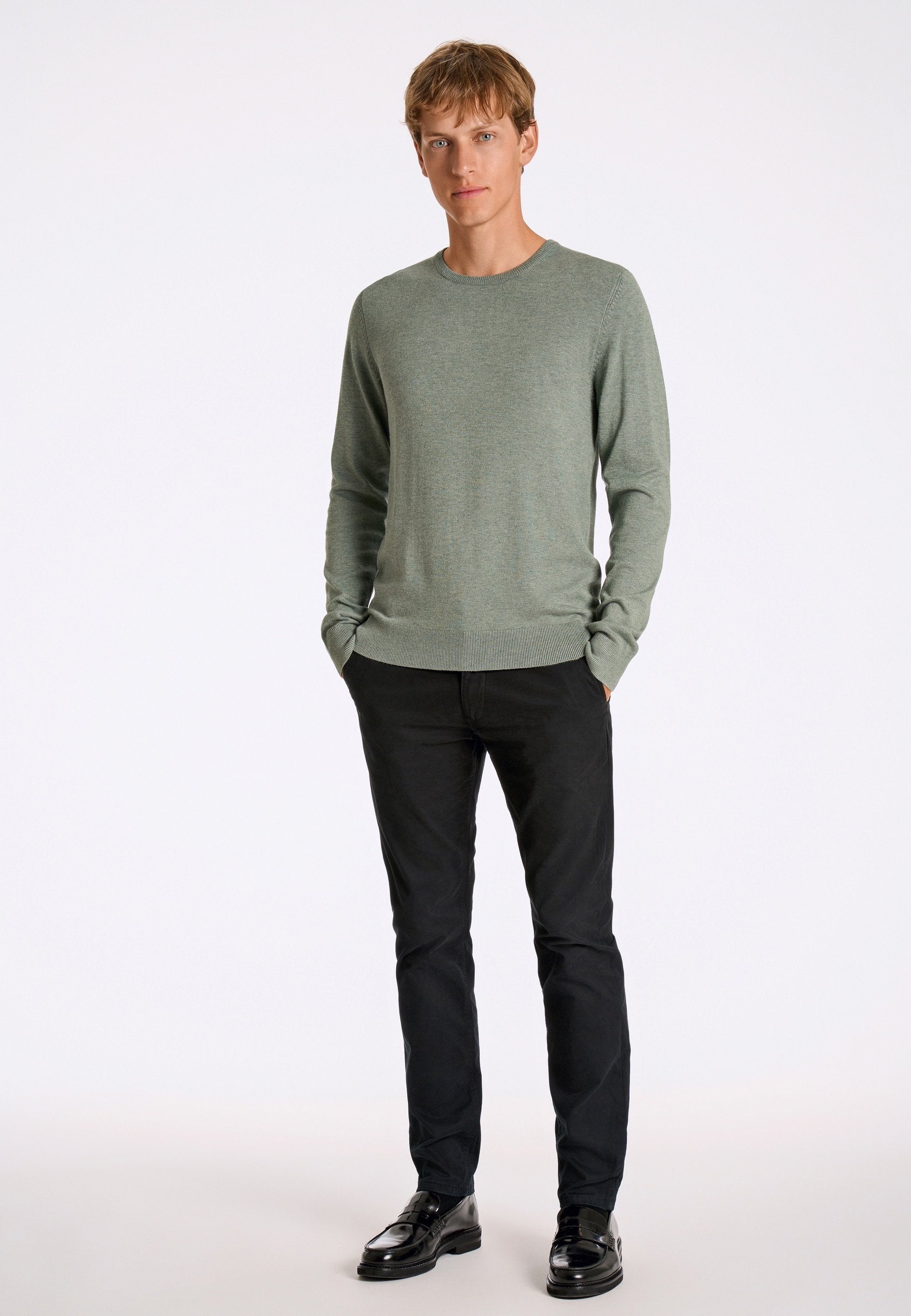 ECOVERO L/S O-NECK Media 2