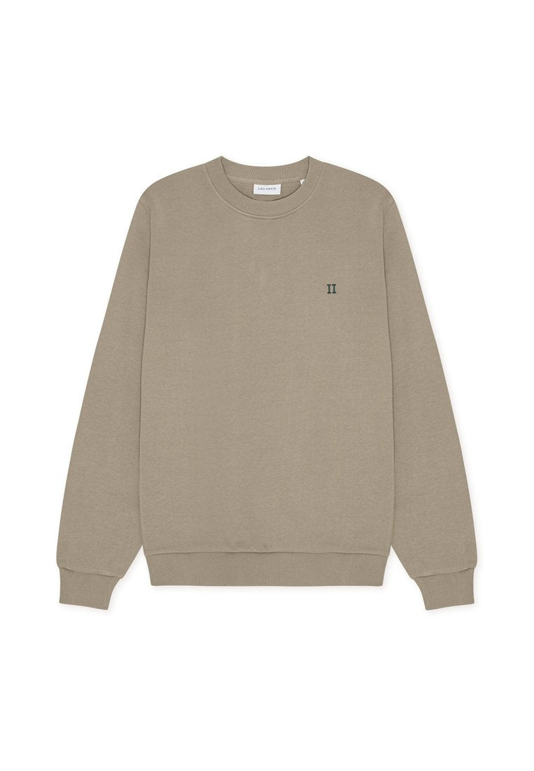 Beige Sweatshirt aus Baumwollmischung. Verfügt über einen Rundhalsausschnitt, lange Ärmel und eine kleine grüne "II" Stickerei auf der Brust.