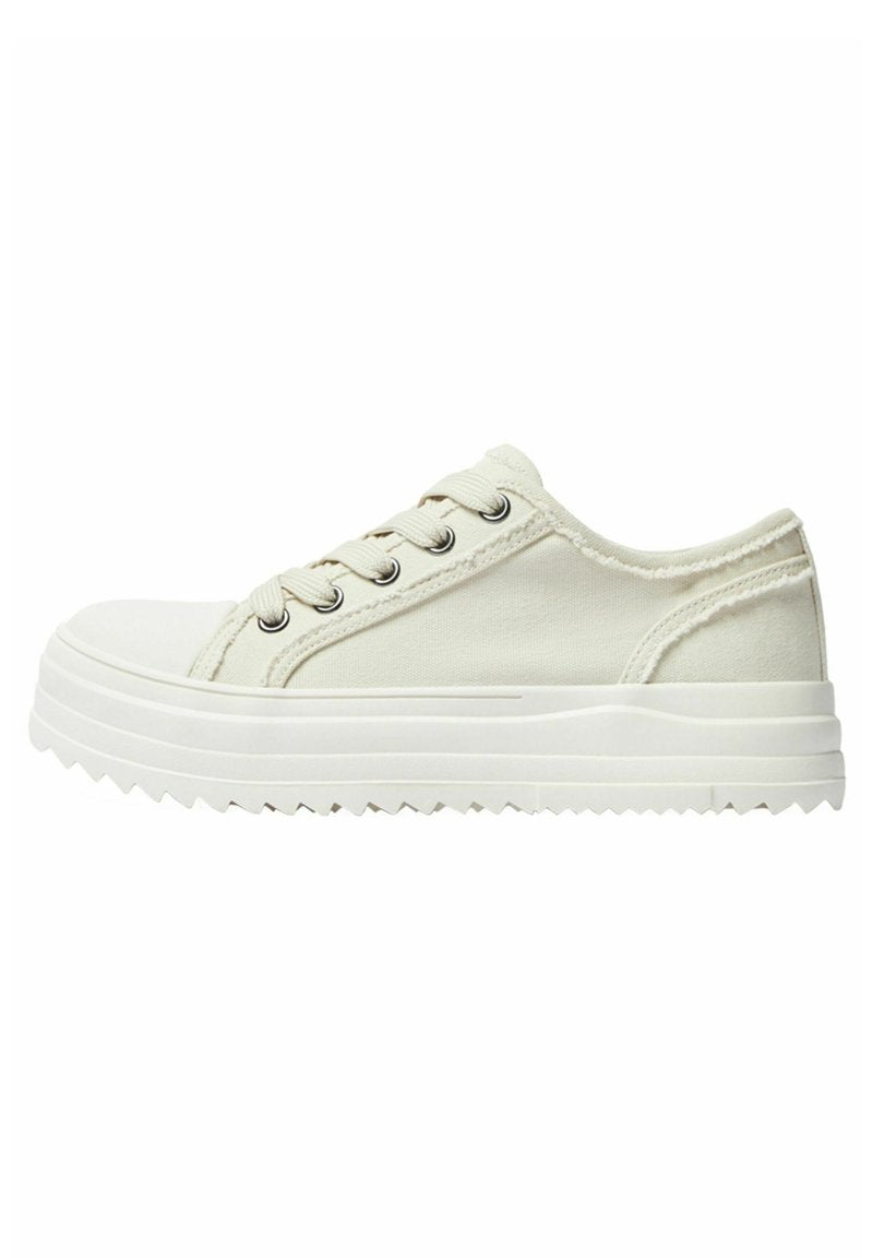 Bershka Sneaker low Media 1