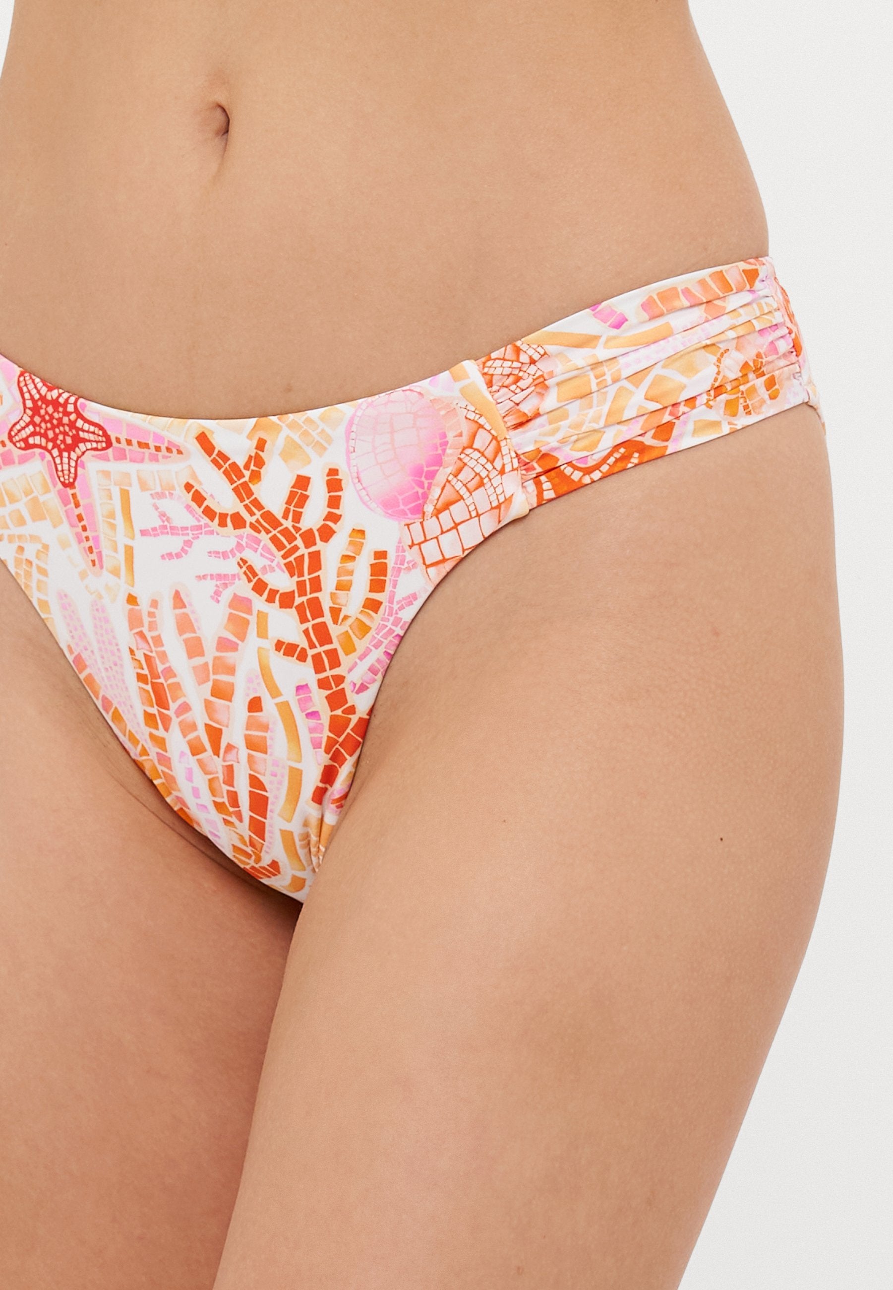 LA MER HIGH LEG RUCHED SIDE Media 6