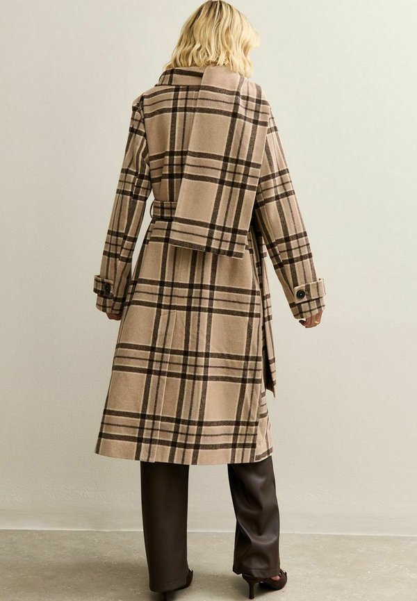 New Look CHECKED COLLARED MATCHING SCARF