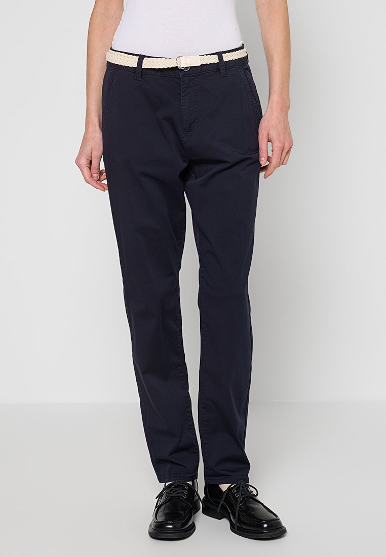 REGULAR FIT Media 1