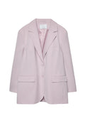 Hellrosa Blazer mit strukturierter Form, einreihiger Front, Reverskragen und zwei Vordertaschen. Glatte Stoffoberfläche.