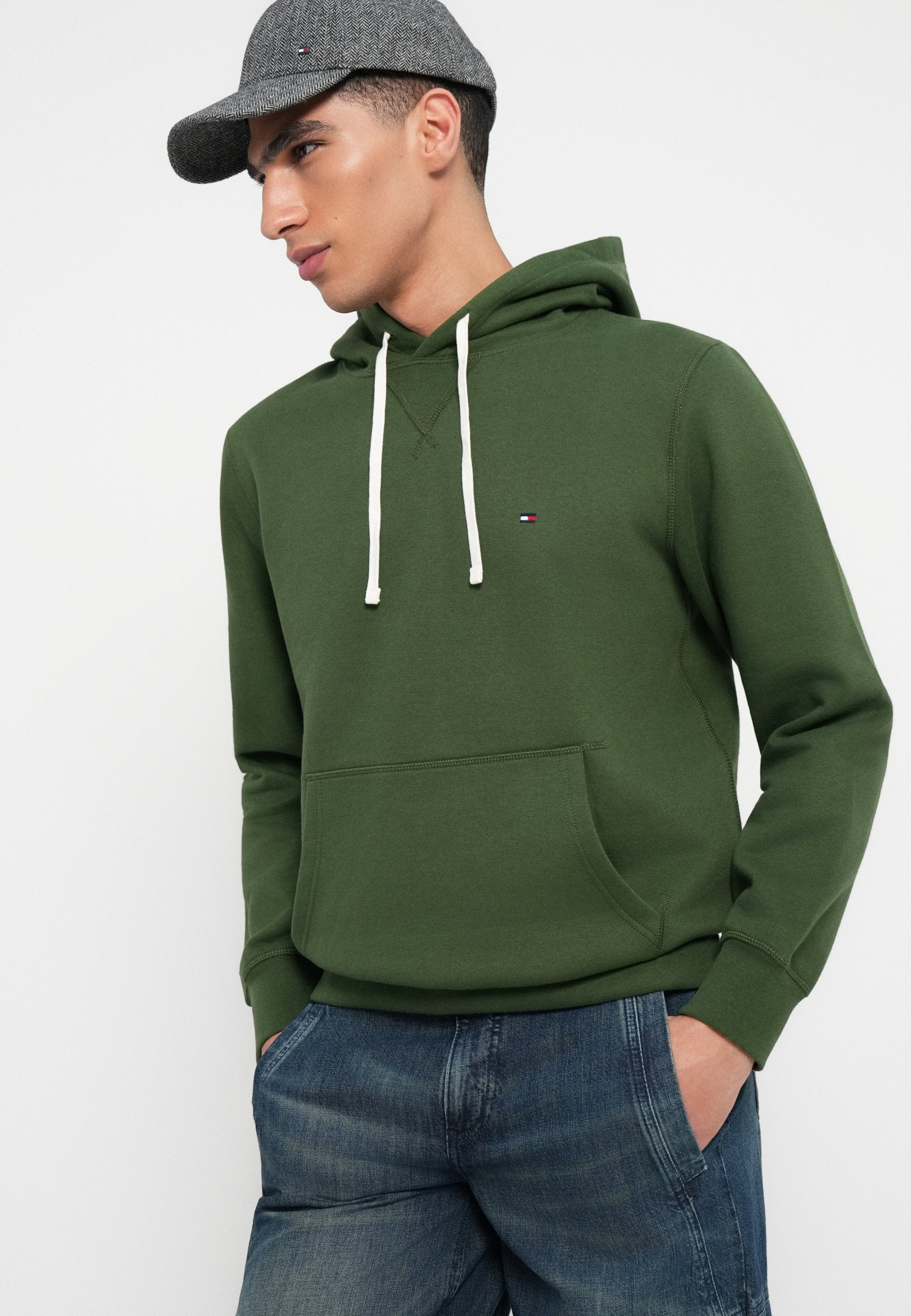 SEASONAL HOODY Media 5
