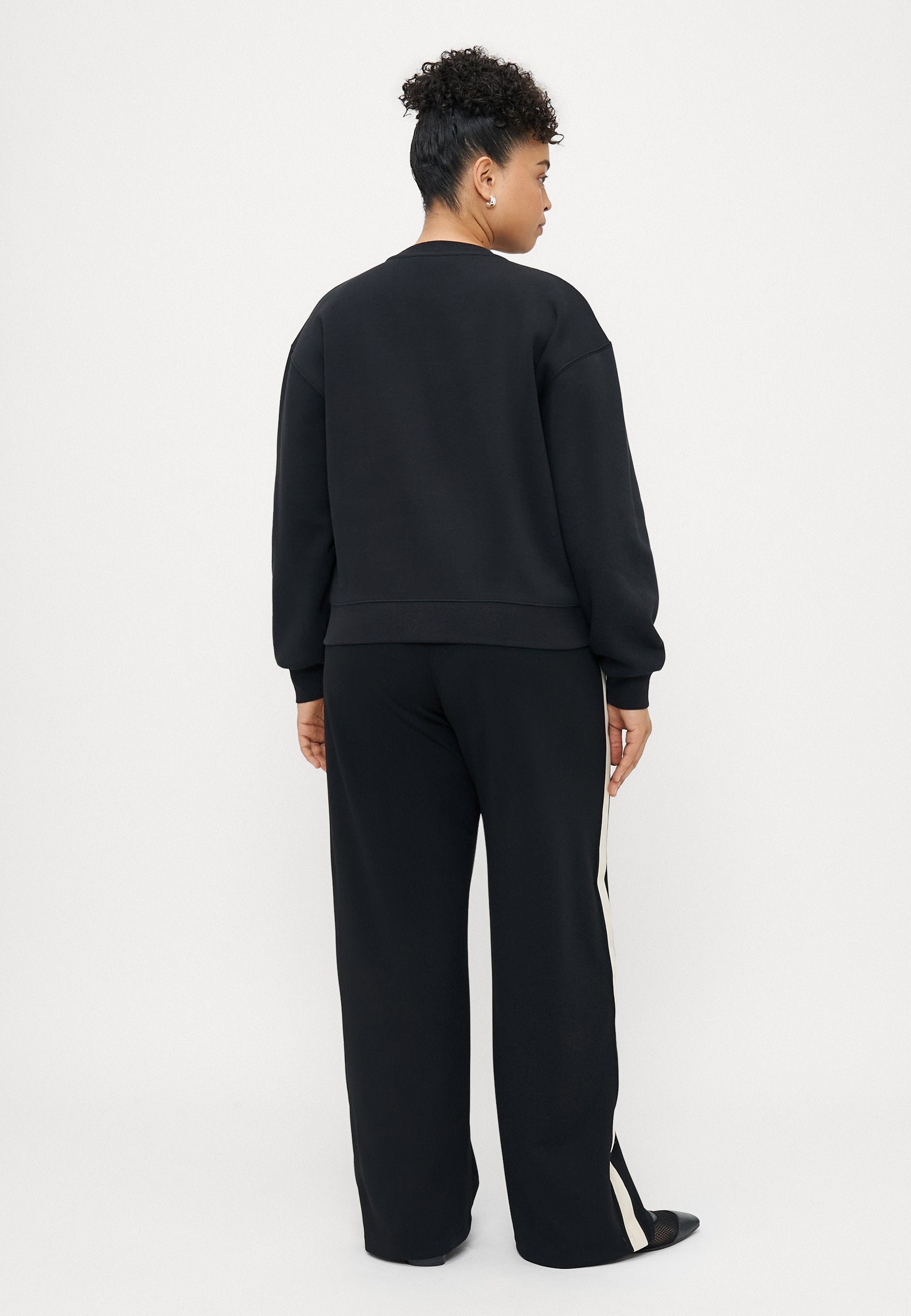 CURVE LOGO EMBROIDERY FLEX FLEECE SWEATSHIRT Media 4