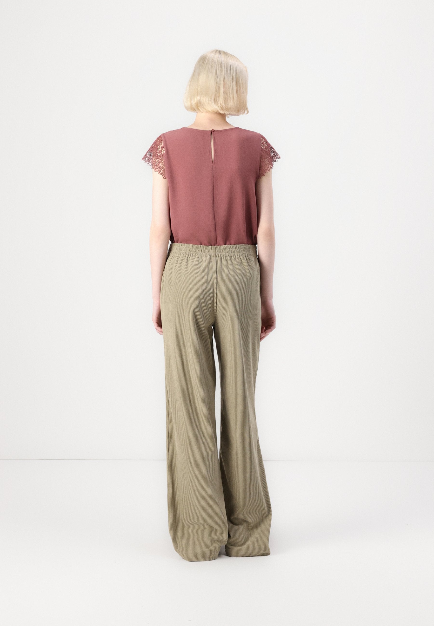 ONLLAVENDER PULL UP PANT Media 4