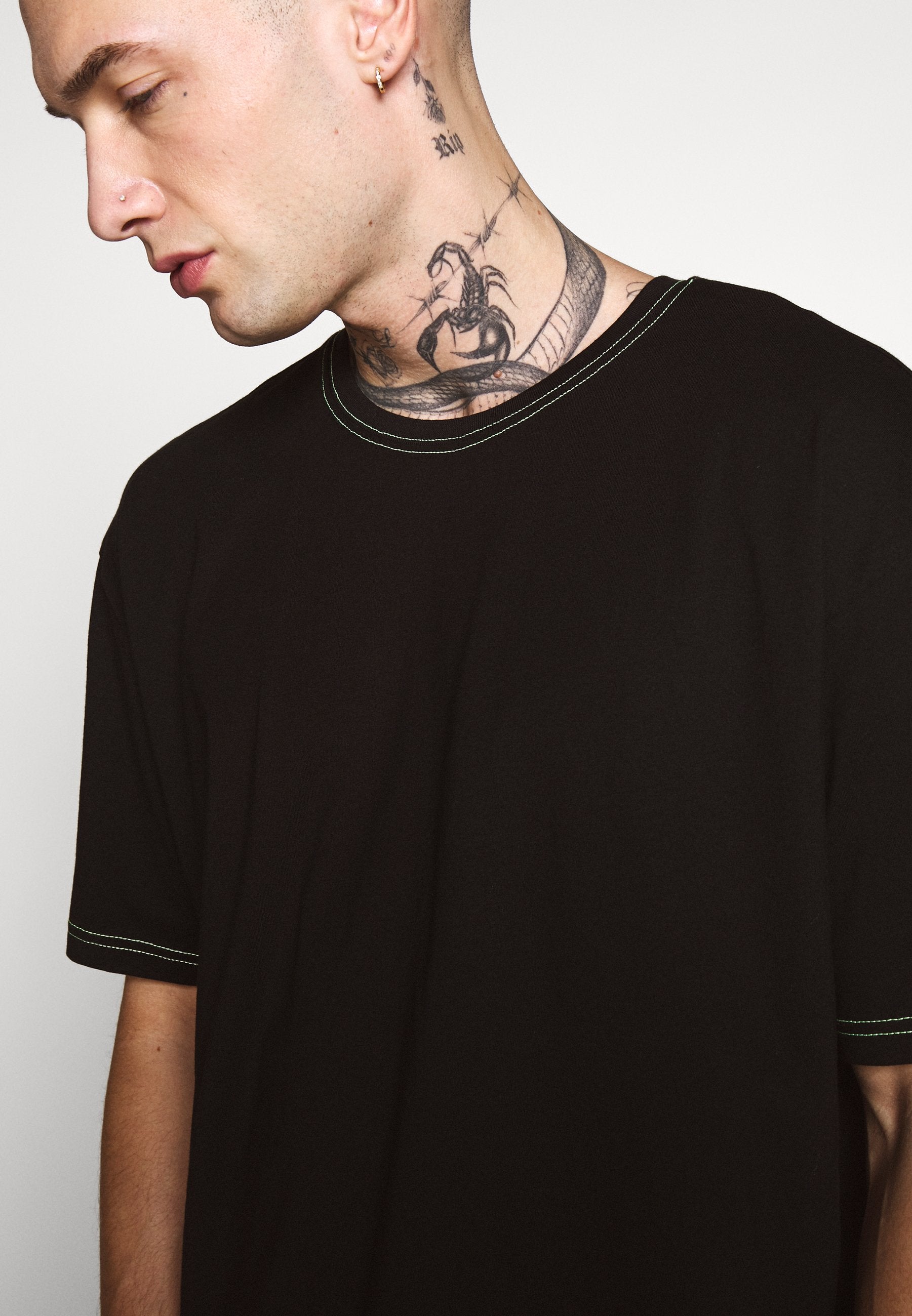 Urban Classics HEAVY OVERSIZED CONTRAST STITCH TEE