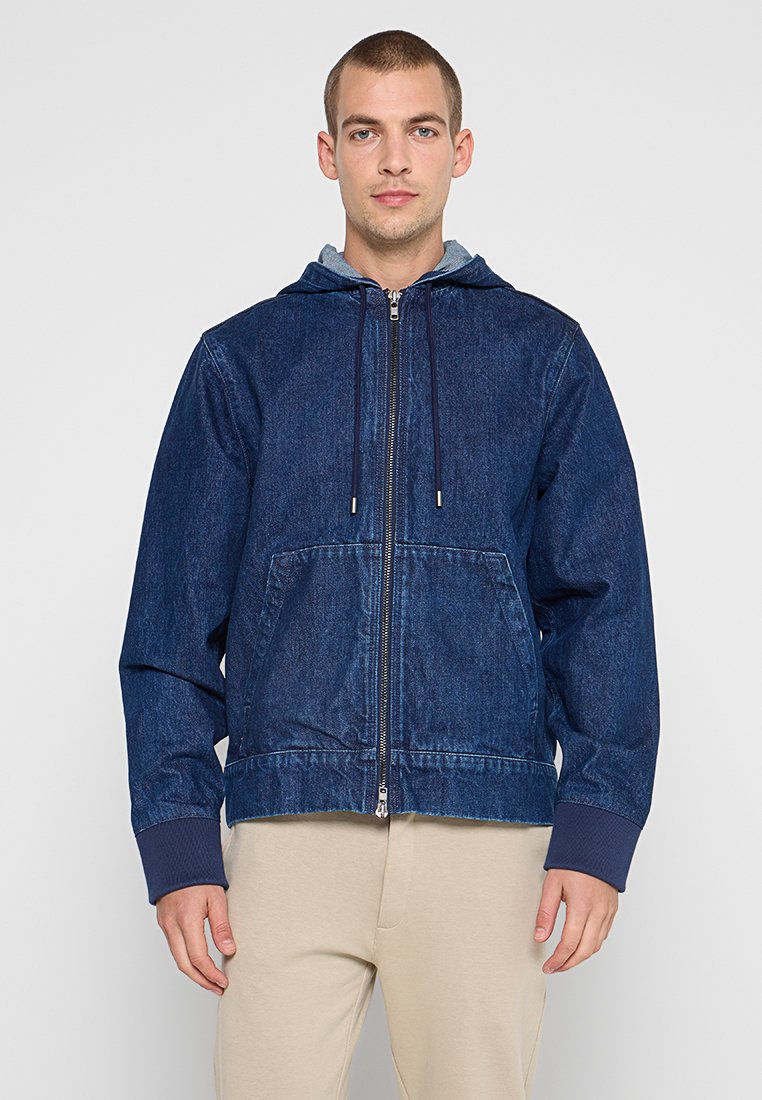 7 for all mankind