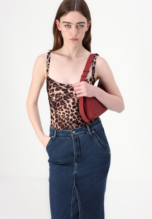 Good American FIT AND FLARE MAXI SKIRT