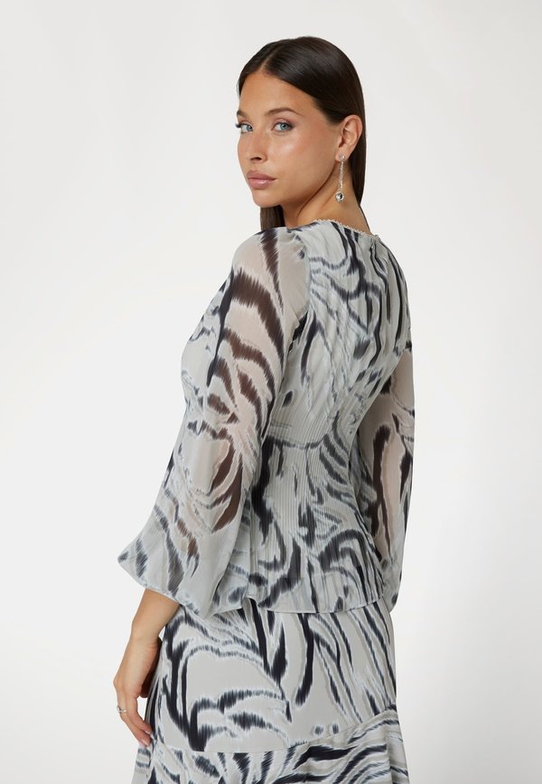 Guess ZEBRA