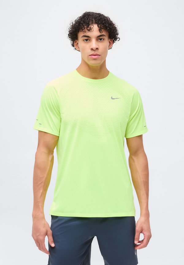 Nike Performance STRIDE - Sports T-shirt - volt ice