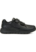 Schwarze Ledersneaker mit runder Zehenform, zwei Klettverschlussriemen und einer strukturierten Gummisohle mit Grip-Muster. Atmungsaktive Mesh-Akzente.