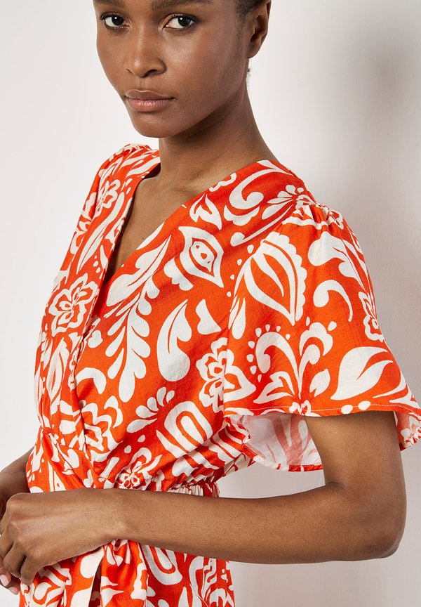 Apricot FLORAL PAISLEY