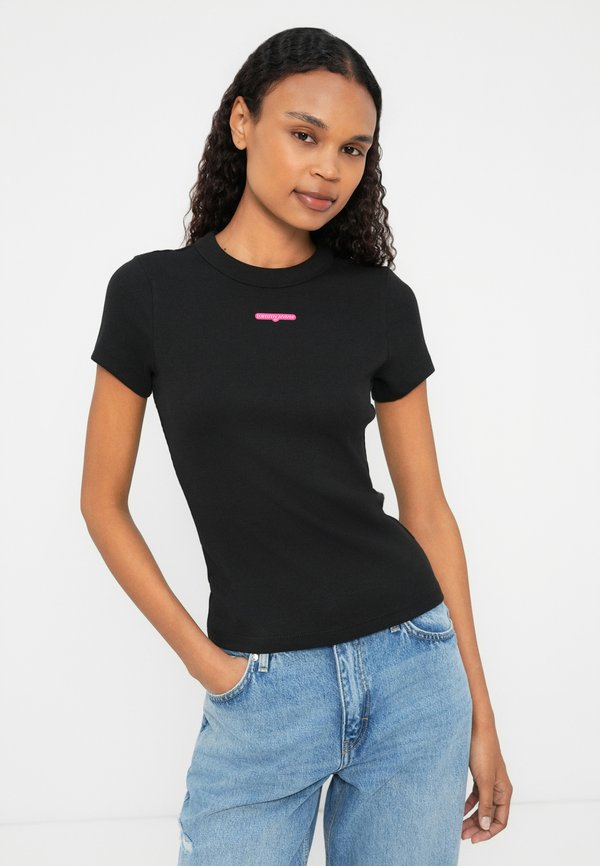 Tommy Jeans SLIM SCRIPT LABEL TEE UNISEX