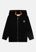 Schwarze Zip-Hoodie mit Kängurutasche, orange gefütterter Kapuze und kleinem gestickten Logo auf der Brust. Baumwollmischgewebe.