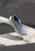 Puma MAGNIFY NITRO 3 - Road running shoes - vibrant silver-coloured/apple spritz
