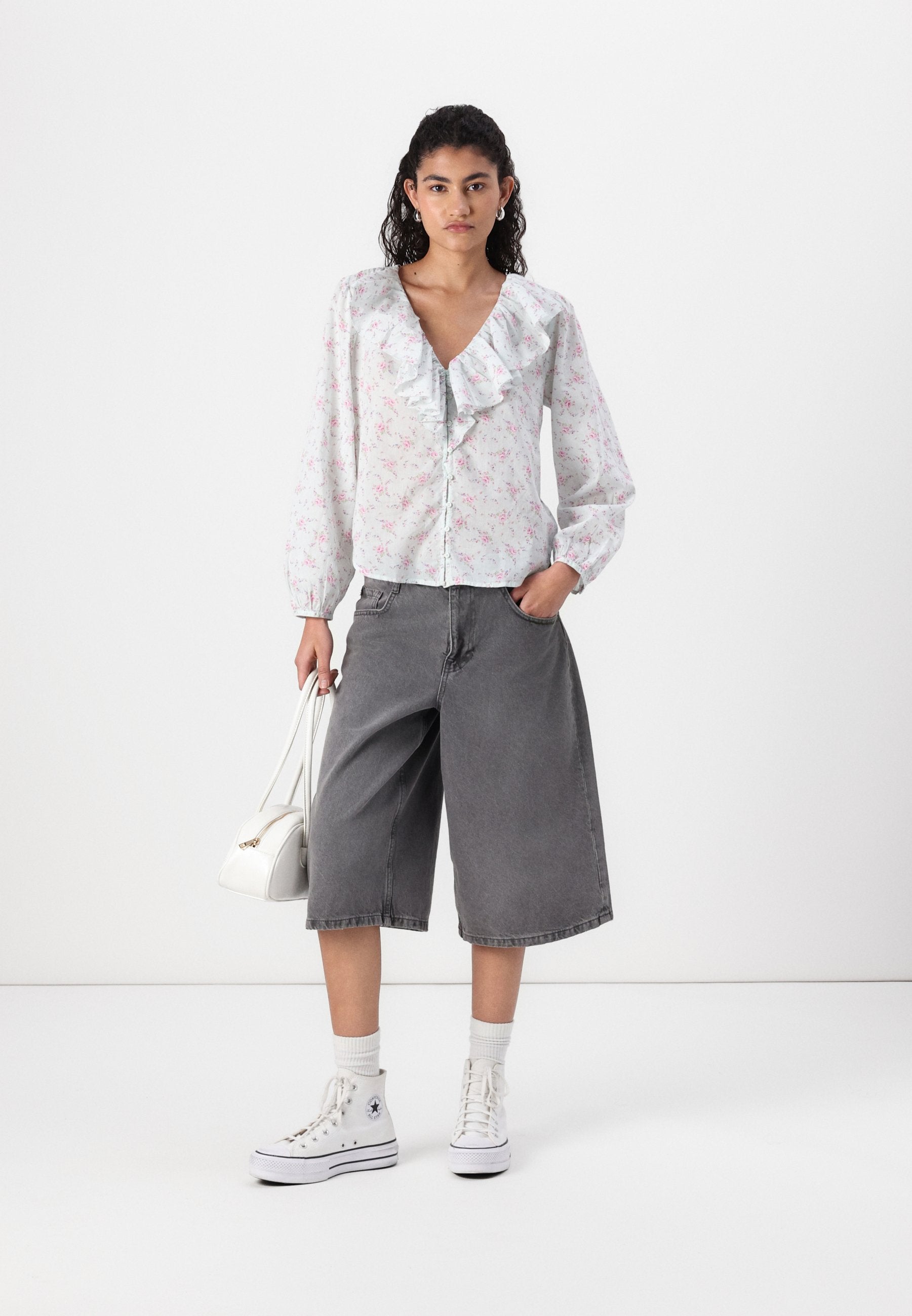 GAP RUFFLE TRIM