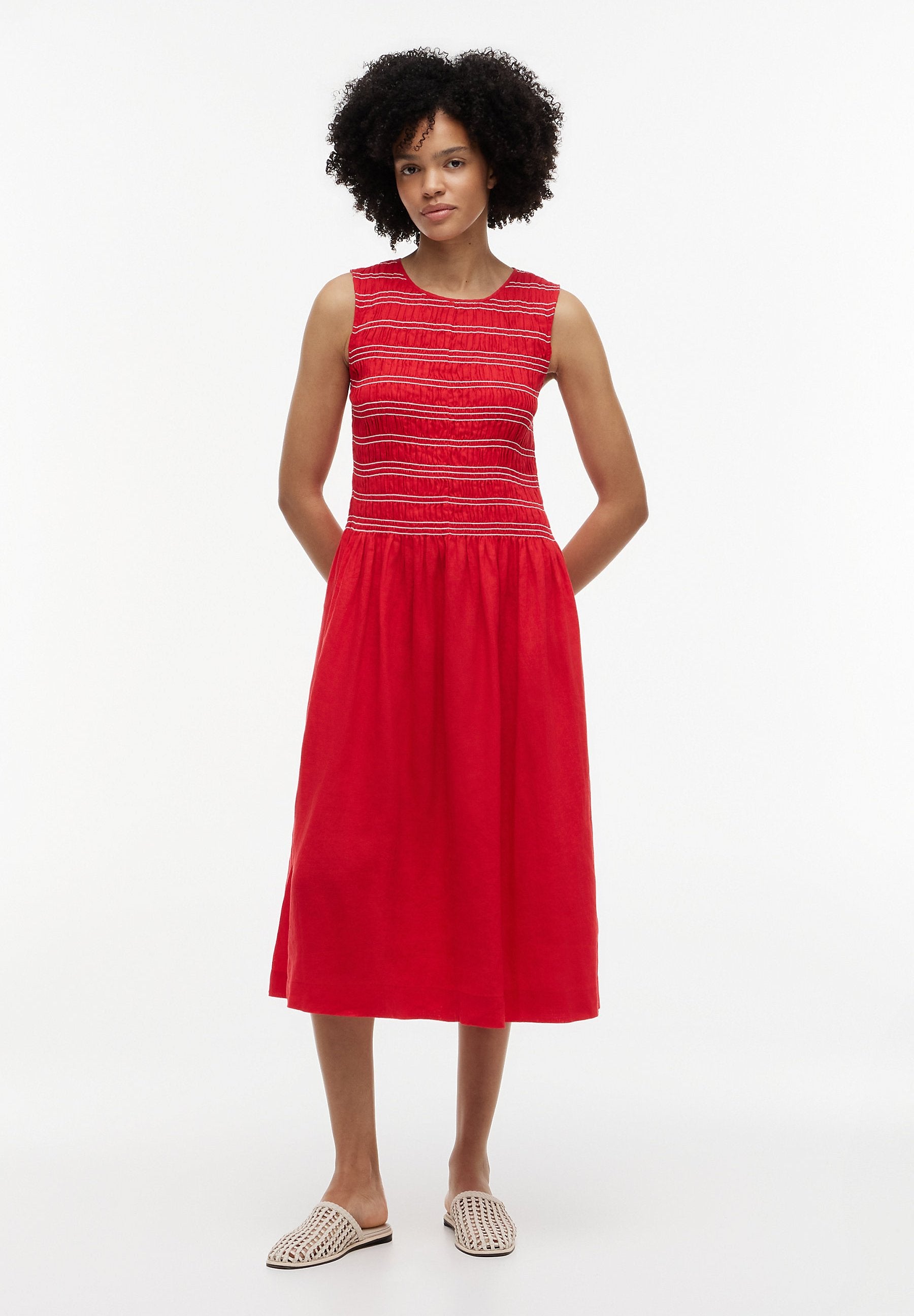 PURE LINEN SMOCK SLEEVELESS MIDI DRESS Media 2