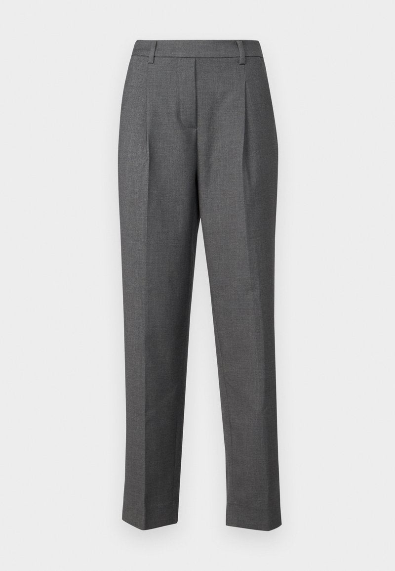 Grau maßgeschneiderte Hose mit glattem Textil, geradem Beinmuster und vorderen Falten. Hergestellt aus leichtem Material mit einem dezenten Muster.