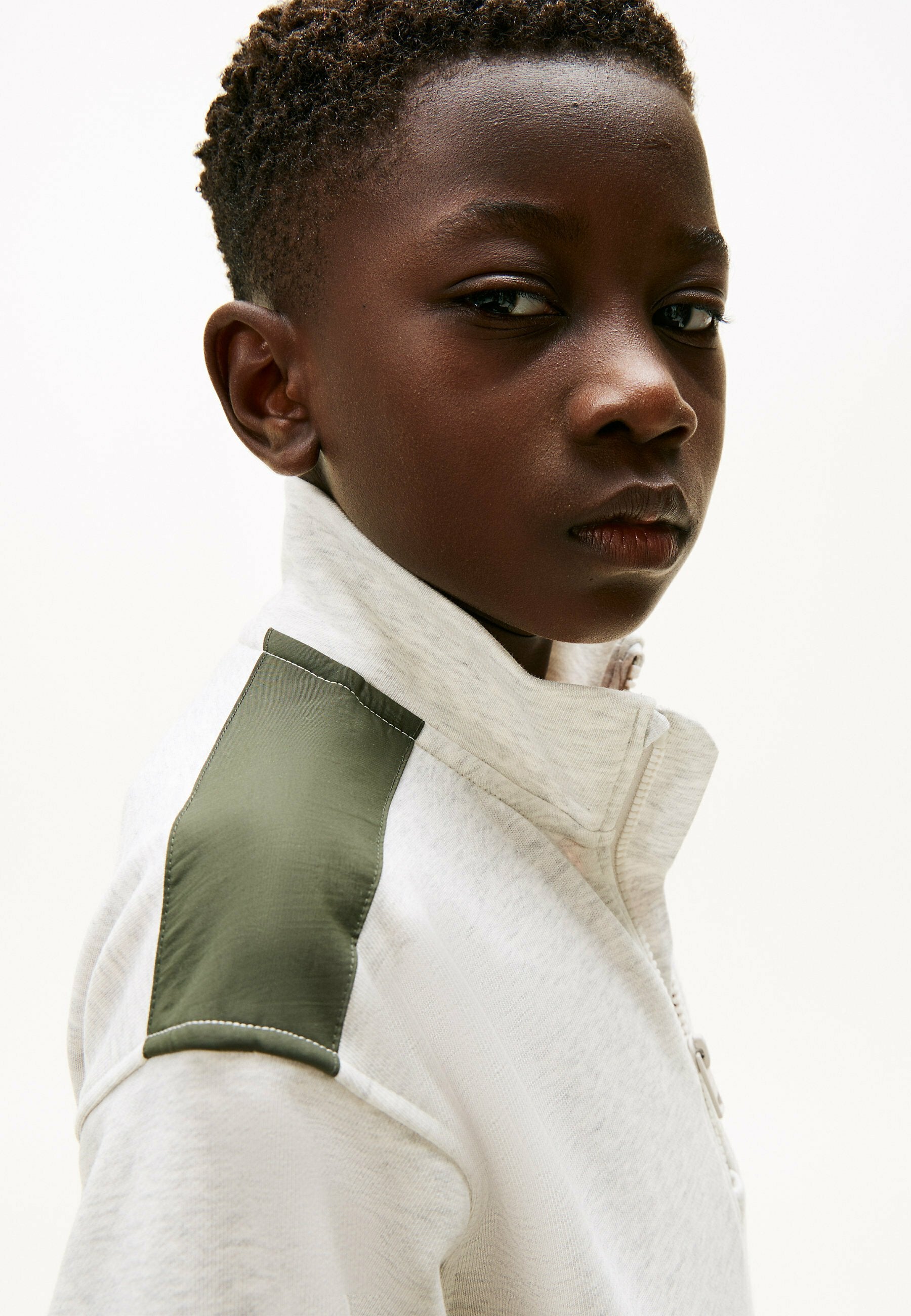 COLOUR-BLOCKED HALF-ZIP Media 5