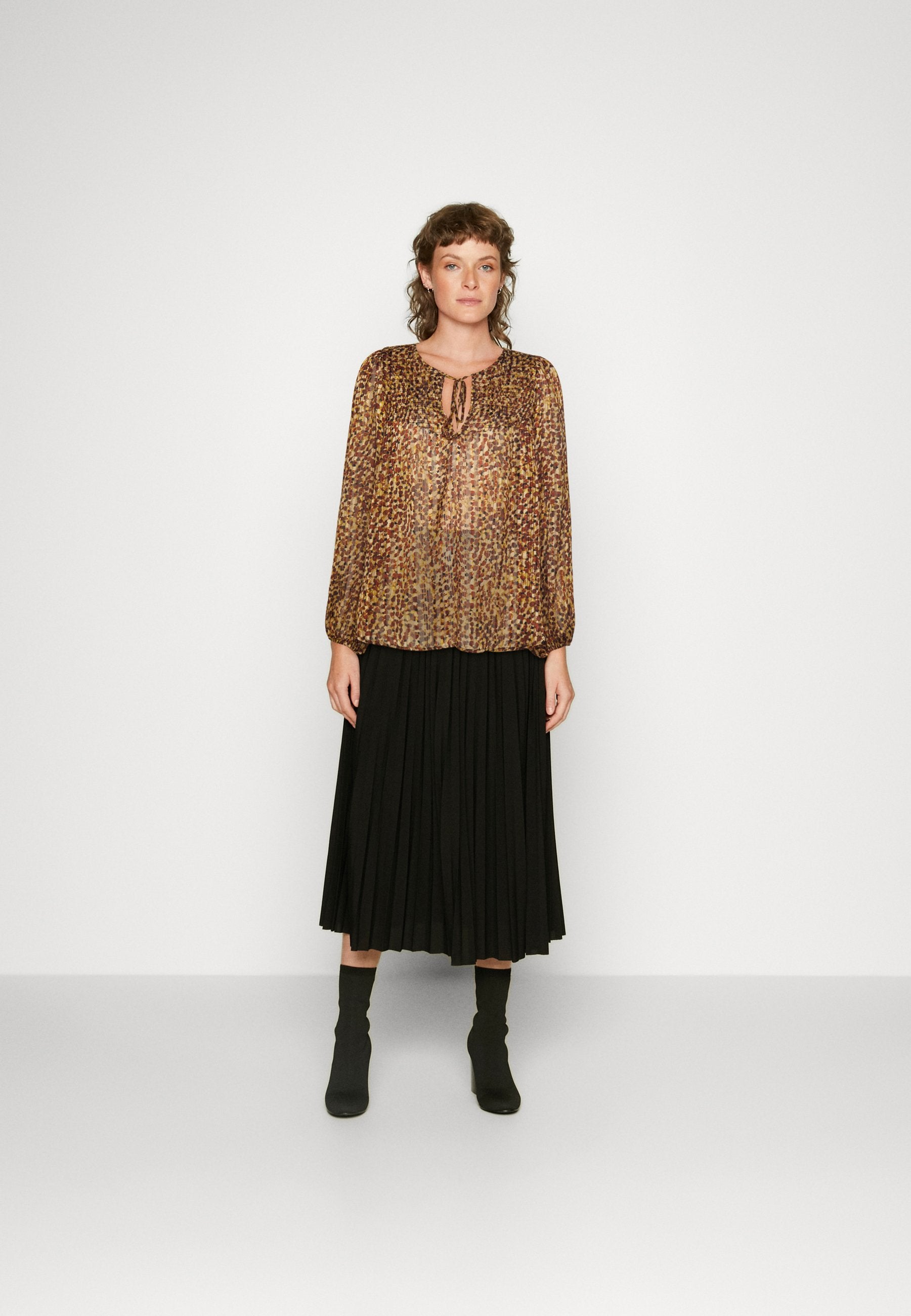 Second Female NUTMEG BLOUSE