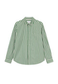 Grün- und weiß gestreifte Button-Down-Bluse mit Kragen, langen Ärmeln und einer Brusttasche. Hergestellt aus einem glatten Stoff mit lockerer Passform.