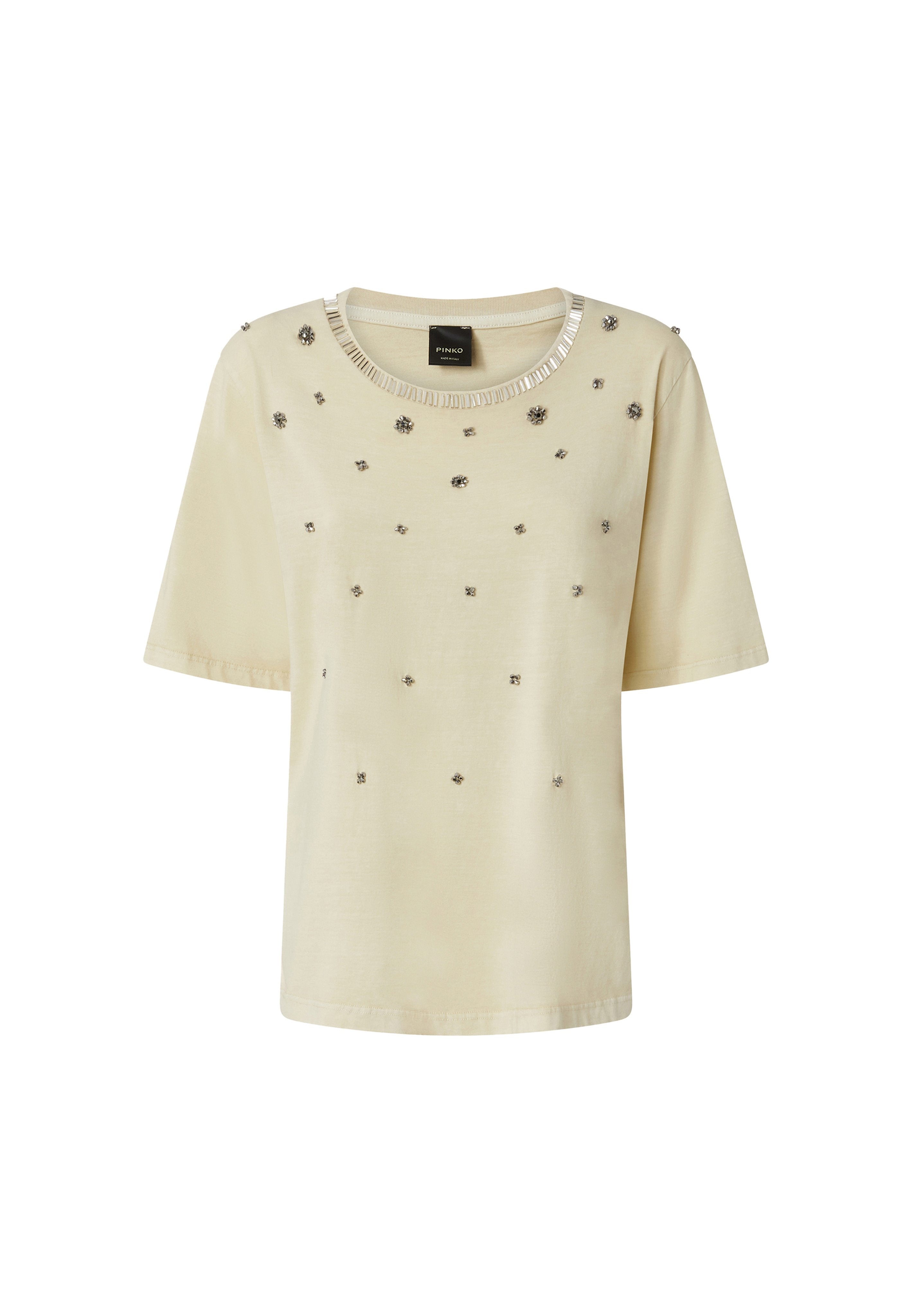 Beige T-Shirt mit kurzen Ärmeln, verziert mit Details und einem runden Halsausschnitt mit metallischen Akzenten. Glatter Stoff mit verstreuten dekorativen Elementen.