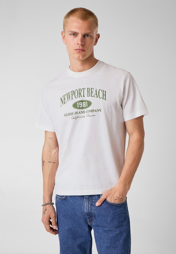 Guess REGULAR FIT T-SHIRT - Print T-shirt - weiß