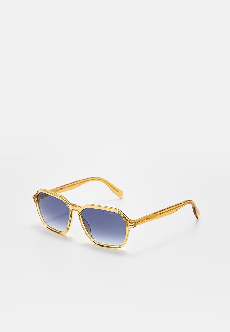 MARC JACOBS