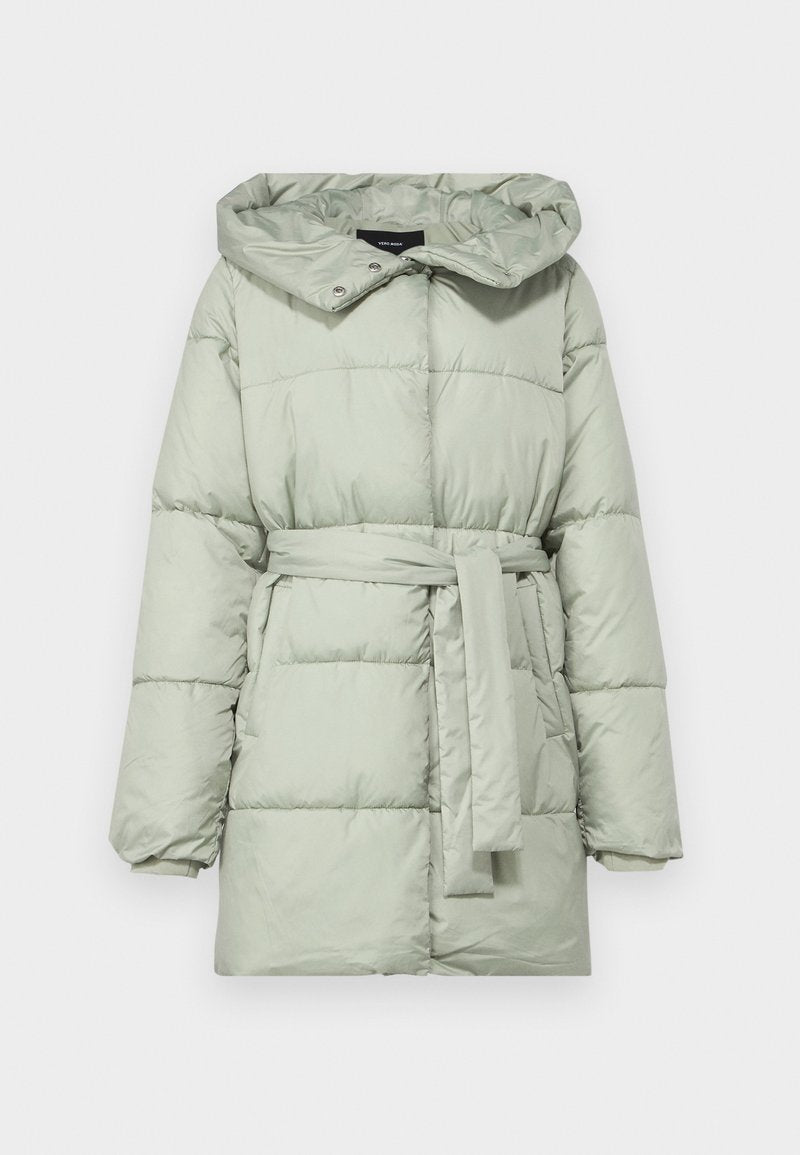 Helle grüne Puffjacke mit tailliertem Gürtel, Kapuze und gestepptem Material. Verfügt über Druckknöpfe und ein lässiges Design.
